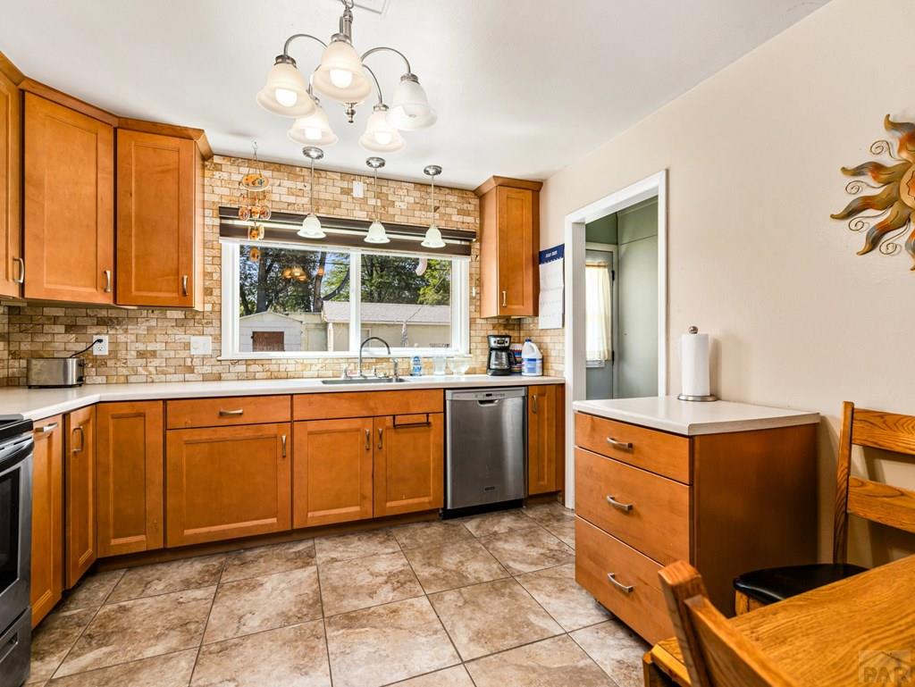 2227 Coronado Road Pueblo, CO 81003 - Photo 12 of 30