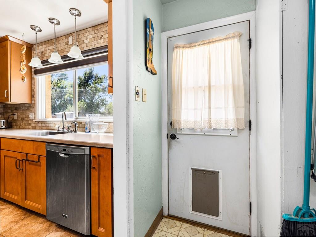 2227 Coronado Road Pueblo, CO 81003 - Photo 16 of 30