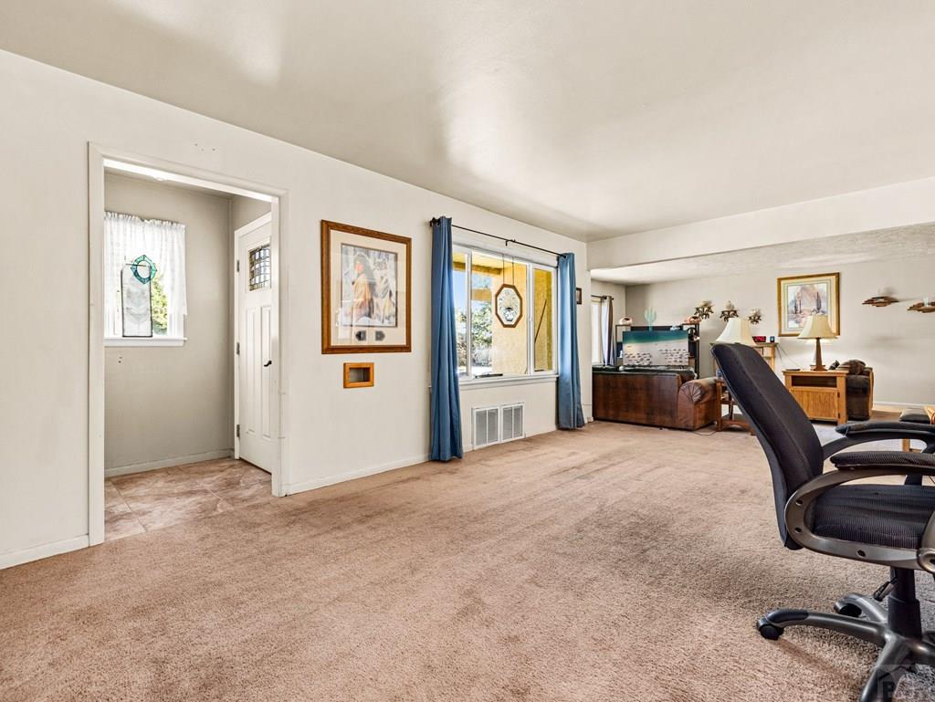 2227 Coronado Road Pueblo, CO 81003 - Photo 5 of 30