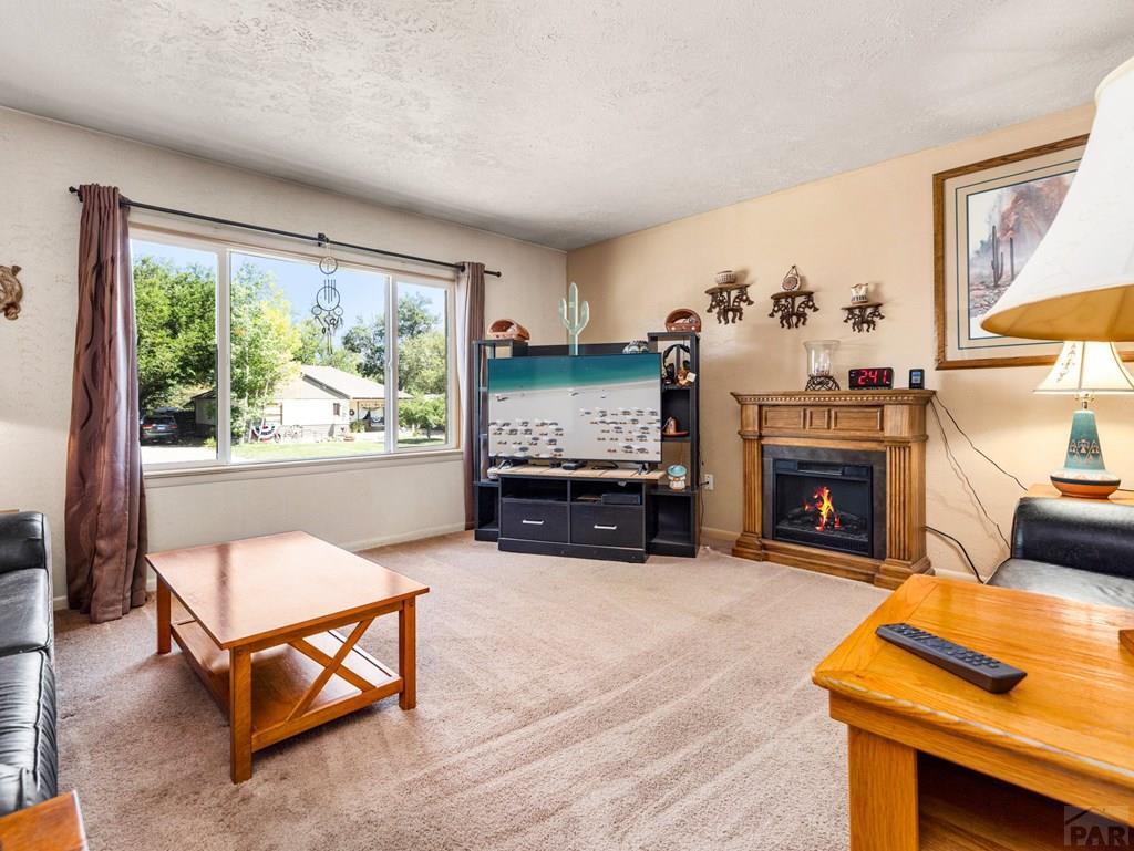 2227 Coronado Road Pueblo, CO 81003 - Photo 8 of 30