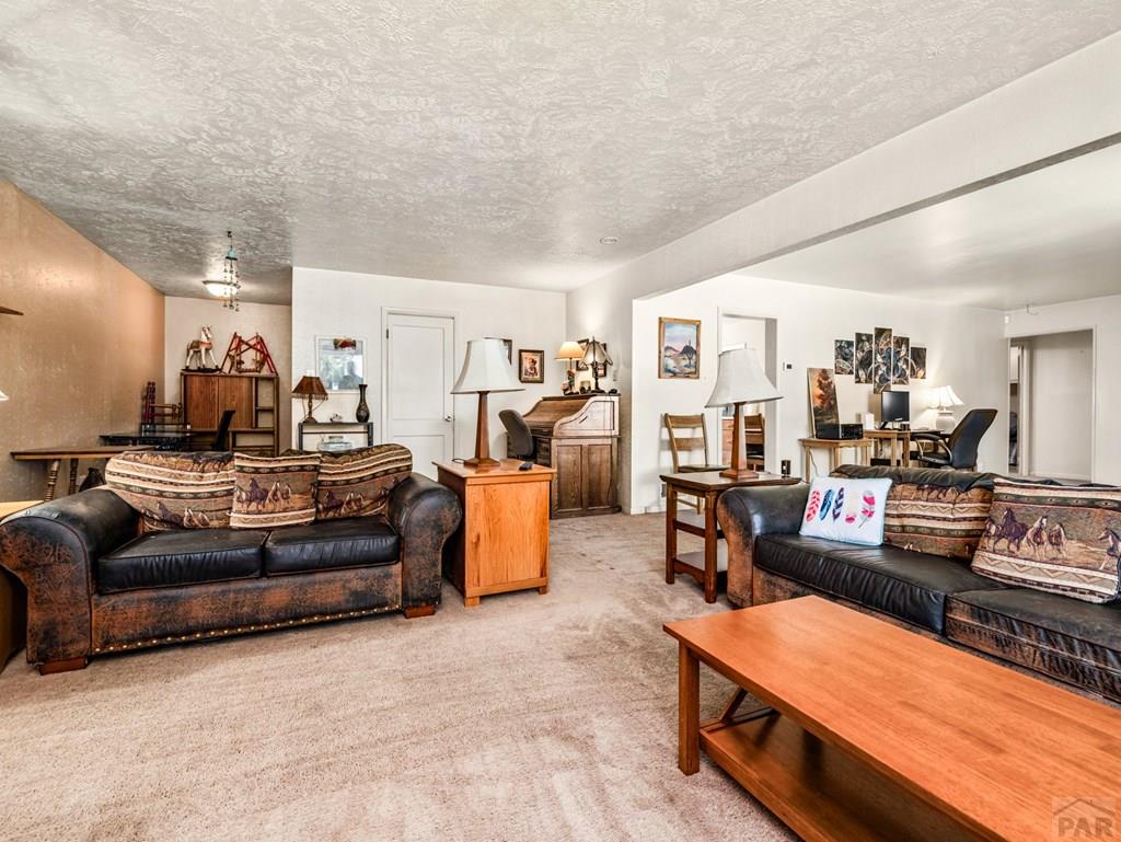 2227 Coronado Road Pueblo, CO 81003 - Photo 10 of 30