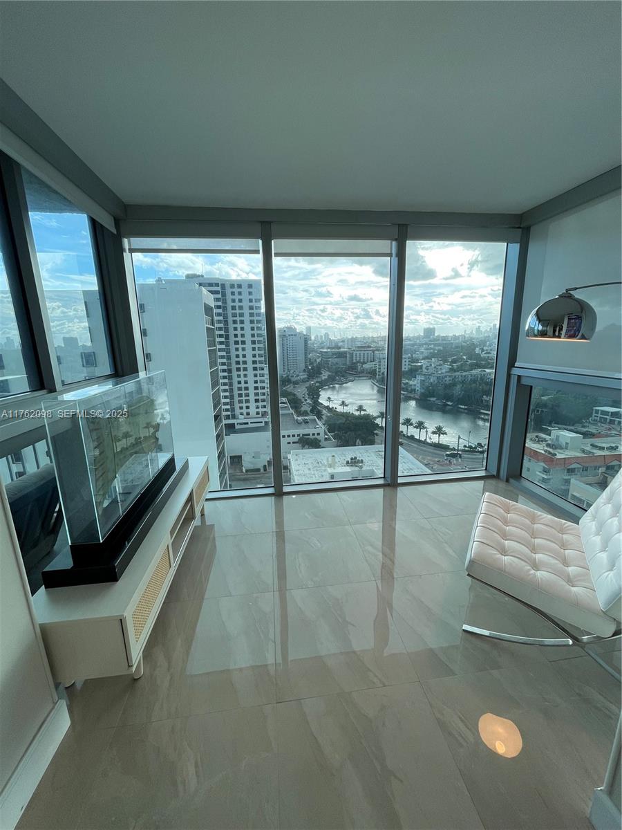 2655 Collins Avenue, Unit 1906 Miami Beach, FL 33140 - Photo 12 of 35 DEN/OFFICE/MEDIA ROOM