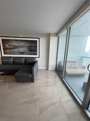 $550,000 | 2655 Collins Avenue, Unit 1906, Miami Beach, FL 33140