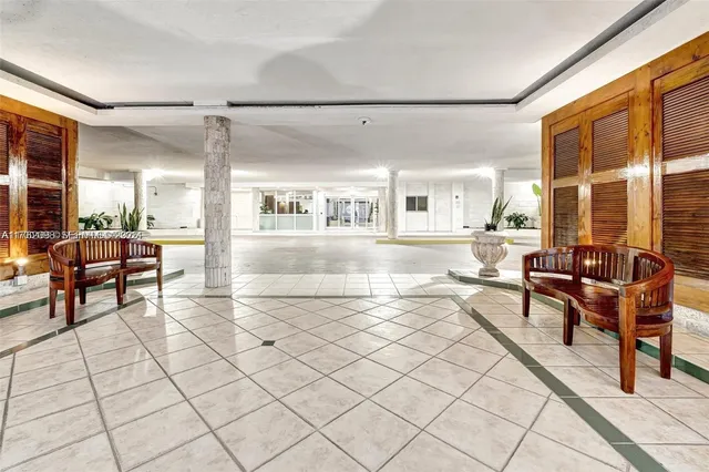 $550,000 | 2655 Collins Avenue, Unit 1906, Miami Beach, FL 33140