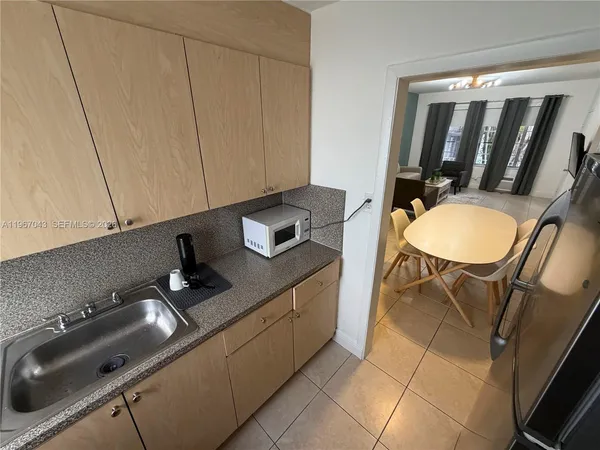 $2,050 | 301 86th Street, Unit 3151, Miami Beach, FL 33141