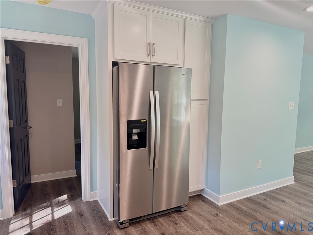 26 Tupelo Street Deltaville, VA 23043 - Photo 11 of 38 SS REFRIGERATOR