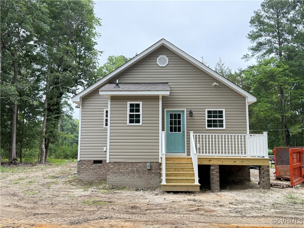 26 Tupelo Street Deltaville, VA 23043 - Photo 3 of 38 a front view of a house with a garden