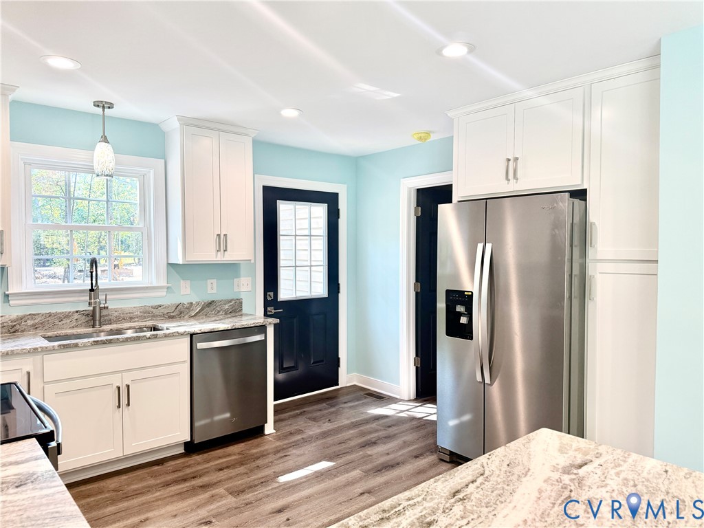 26 Tupelo Street Deltaville, VA 23043 - Photo 5 of 38 STAINLESS STEEL APPLIANCES
