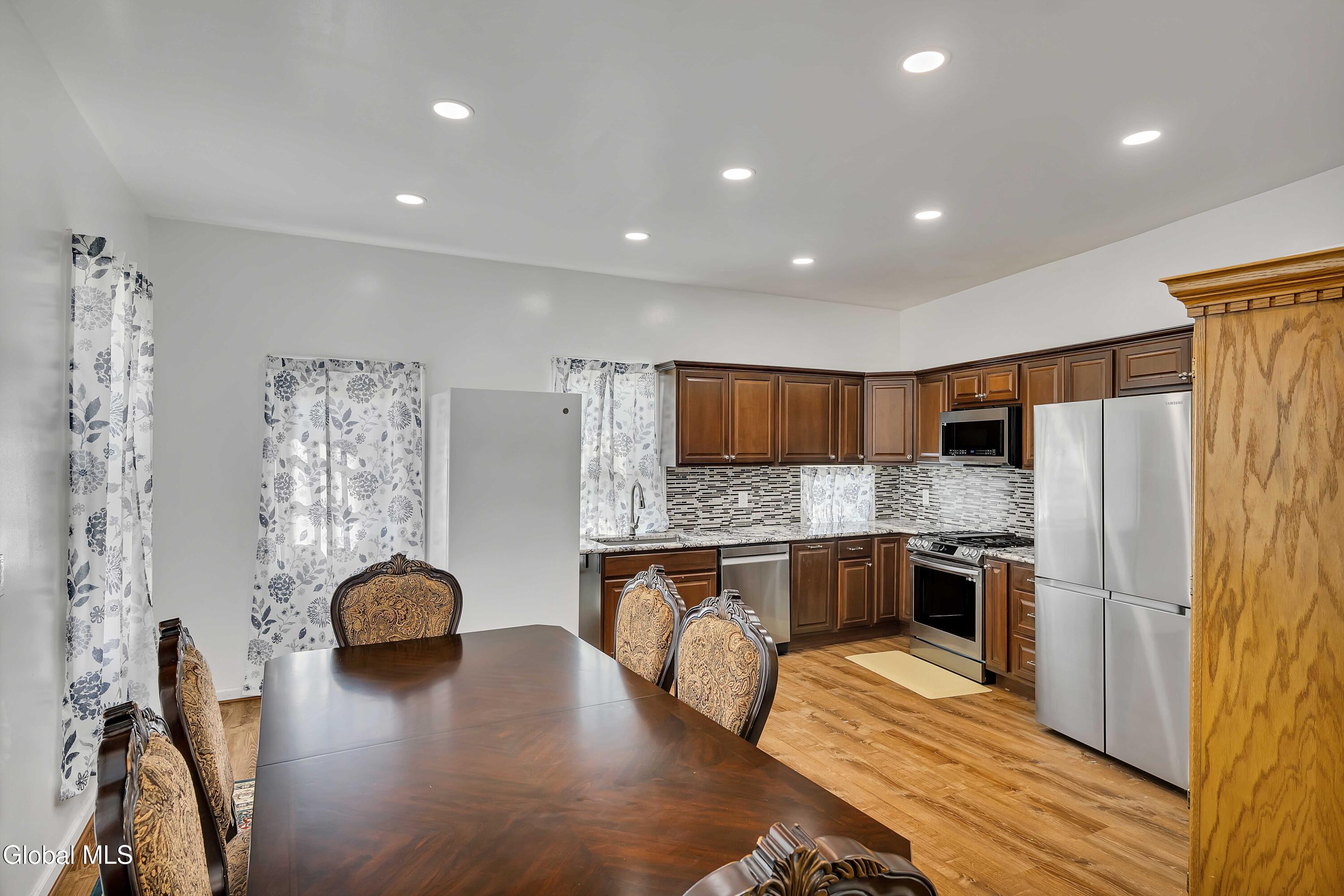 246 Union Street Schenectady, NY 12305 - Photo 12 of 34 12-P1503768