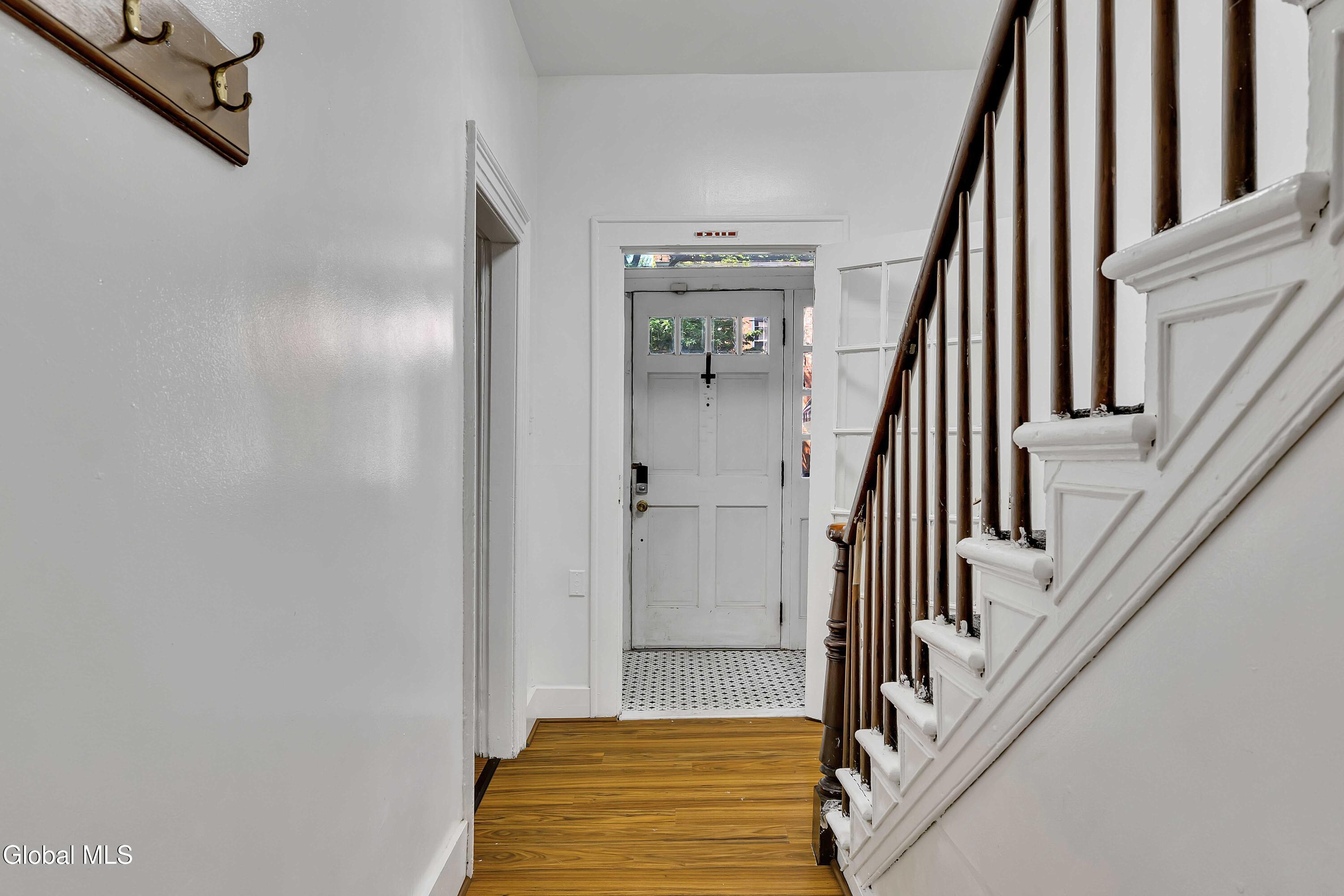 246 Union Street Schenectady, NY 12305 - Photo 2 of 34 02-P1503756