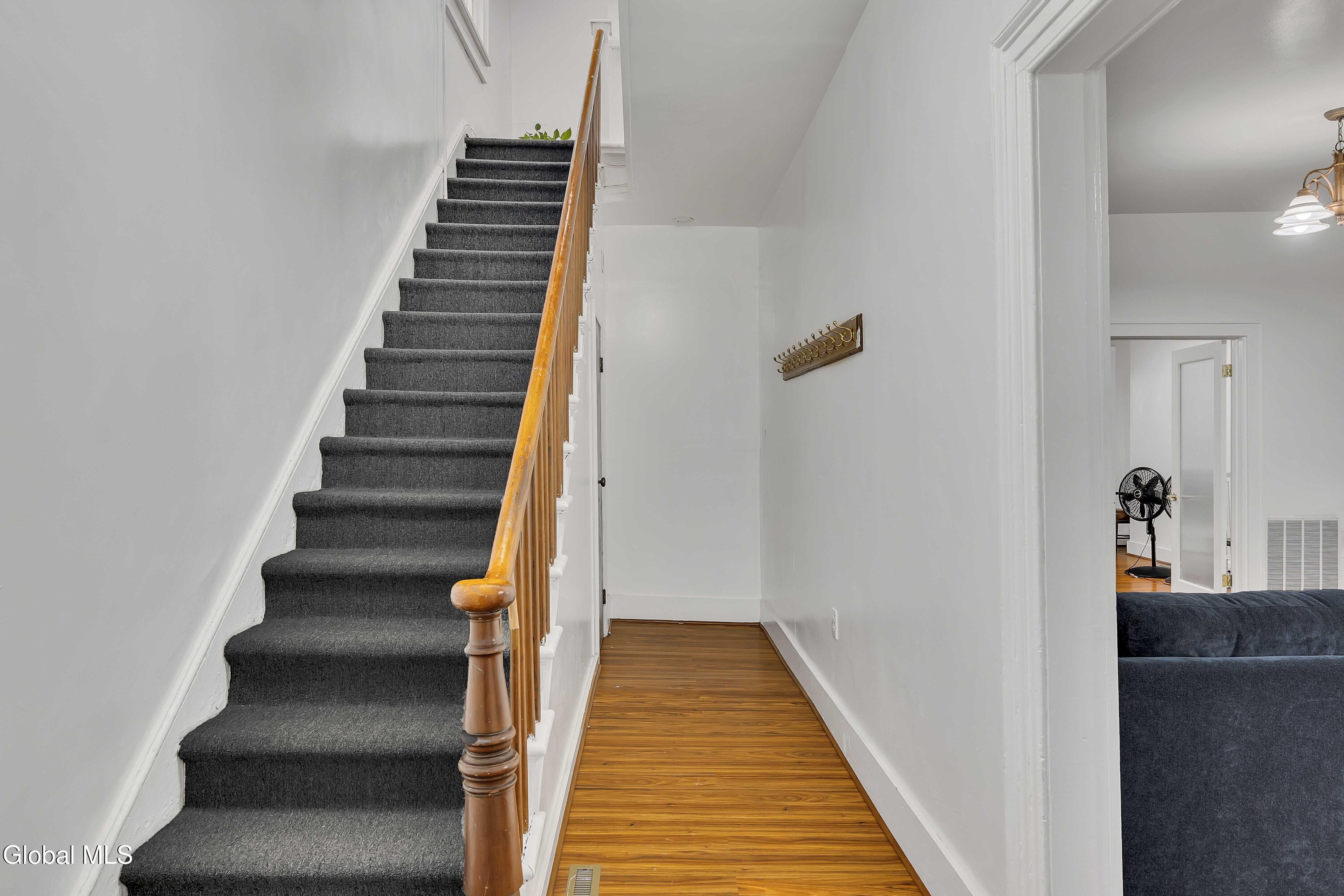 246 Union Street Schenectady, NY 12305 - Photo 3 of 34 03-P1503762