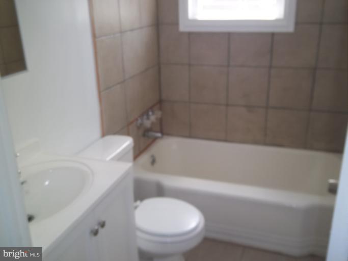 2037 Inverton Road Dundalk, MD 21222 - Photo 11 of 16 Bath