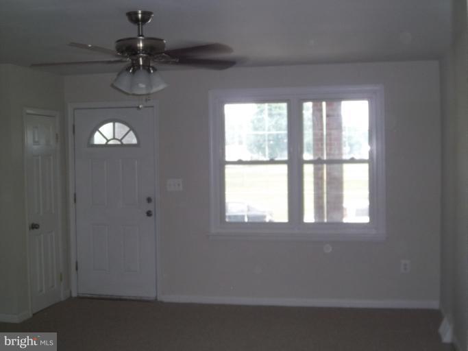 2037 Inverton Road Dundalk, MD 21222 - Photo 3 of 16 Living Room