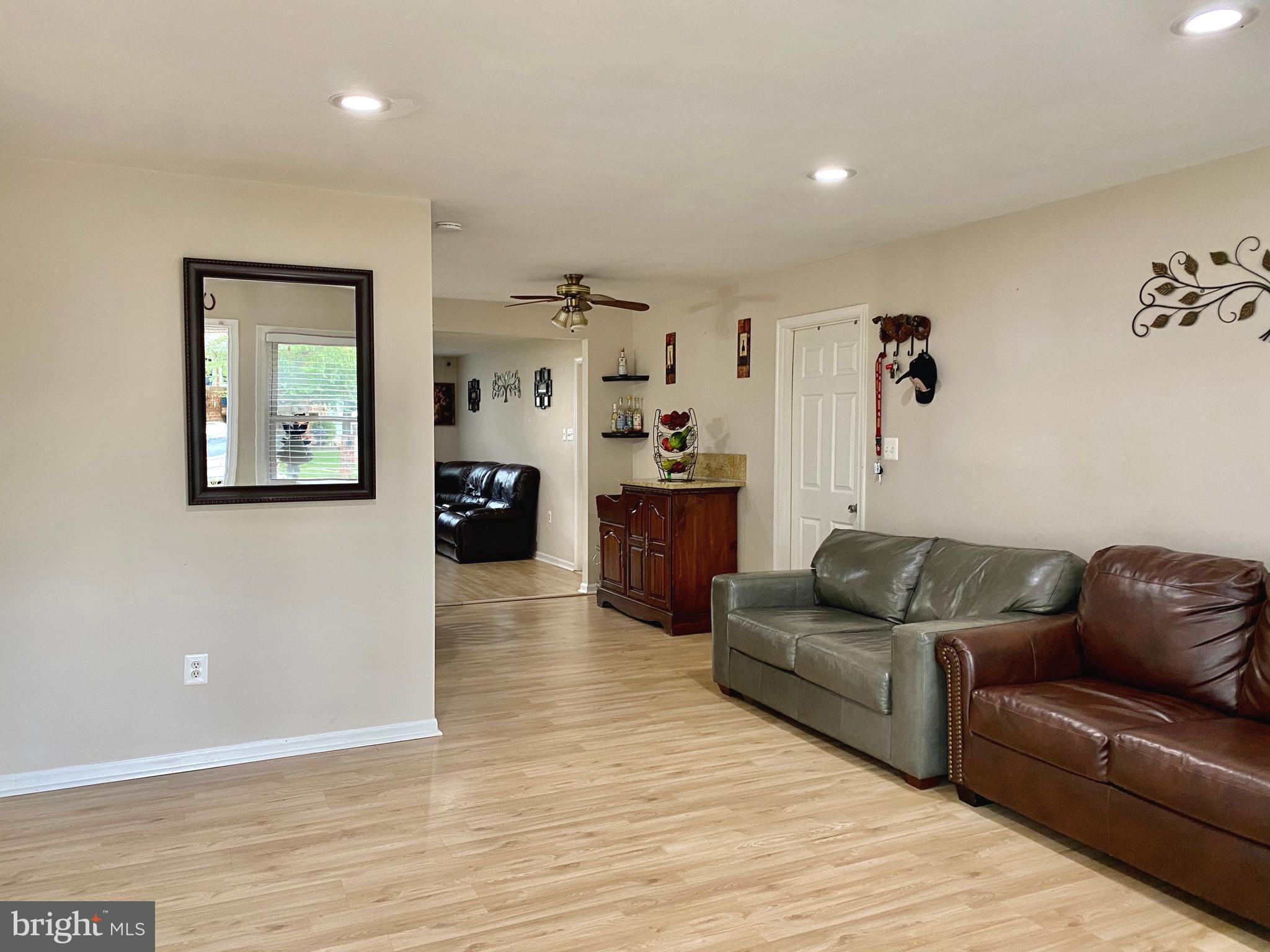 103 East Poplar Road Sterling, VA 20164 - Photo 3 of 24 Living room