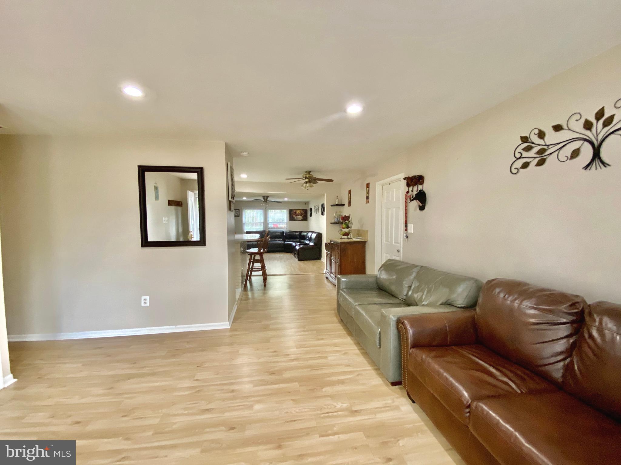 103 East Poplar Road Sterling, VA 20164 - Photo 4 of 24 Living room