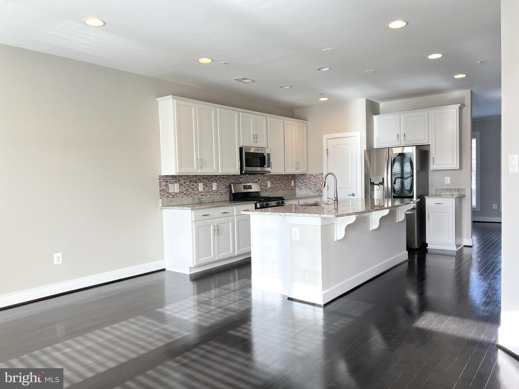 309 Hendrix Avenue Gaithersburg, MD 20878 - Photo 4 of 35