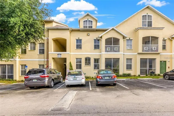 $2,175 | 5009 Sunridge Palms Drive, Unit 203, Tampa, FL 33617