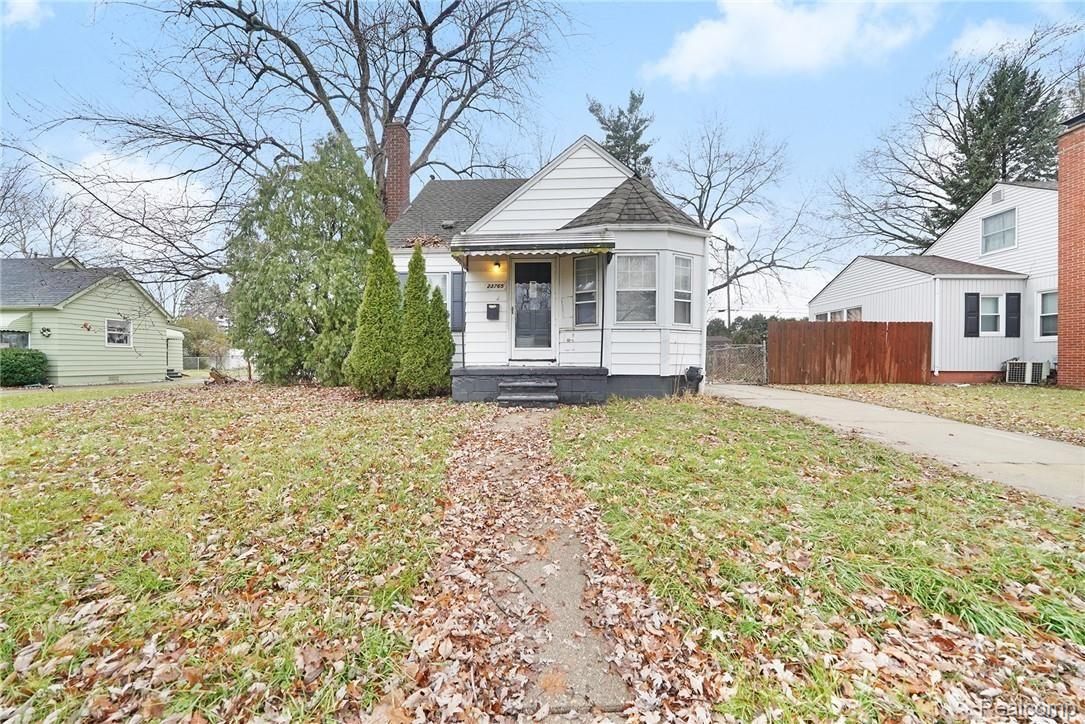 23765 Rausch Avenue Eastpointe, MI 48021 - Photo 1 of 16 DSC08151.jpg