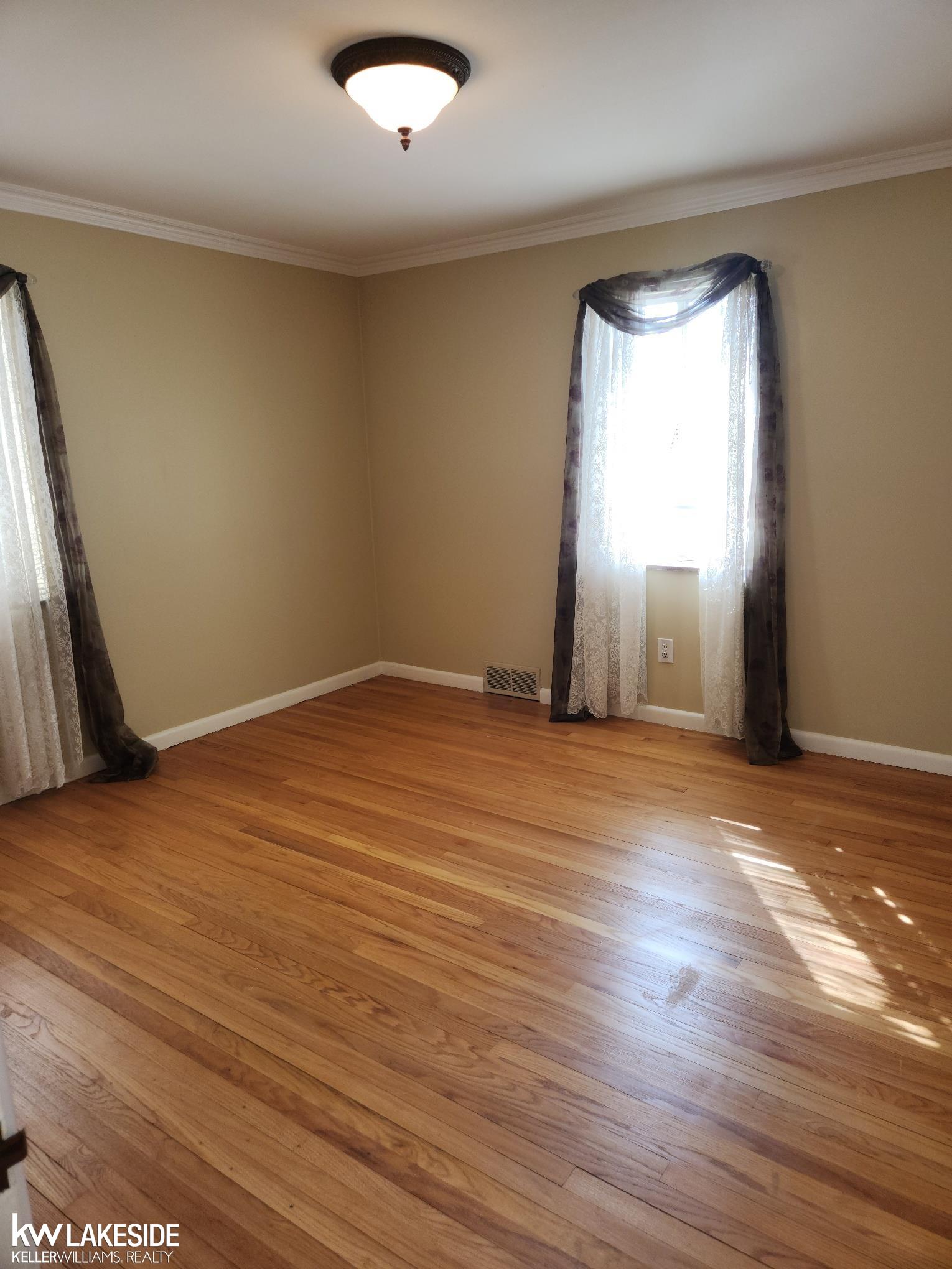 3649 Rockingham Road Royal Oak, MI 48073 - Photo 11 of 14 50102909-10.JPG