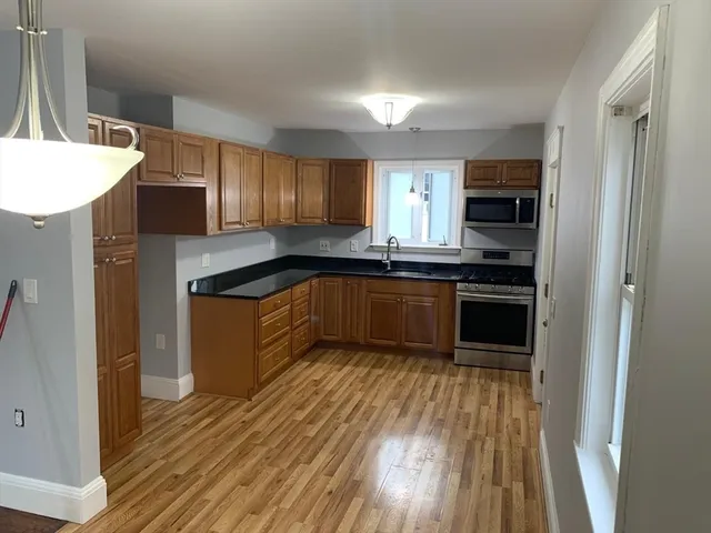 $800,000 | 33 Hamilton Avenue, Haverhill, MA 01830