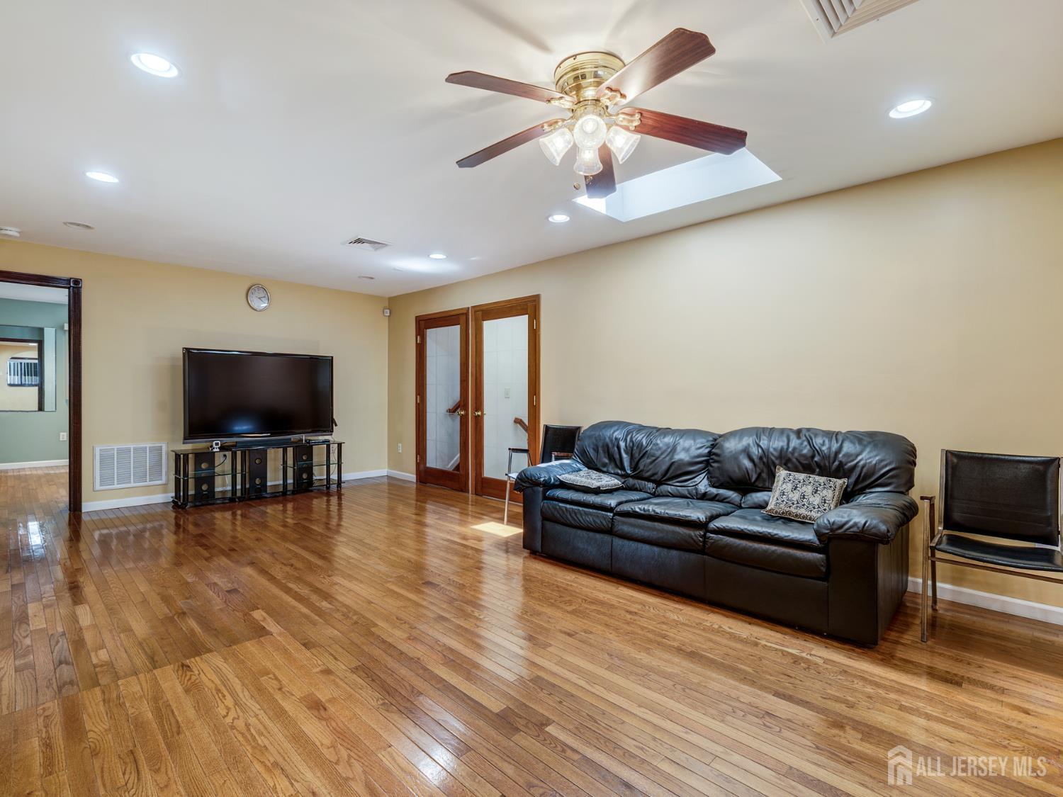 24 Winthrop Road Edison, NJ 08817 - Photo 32 of 42