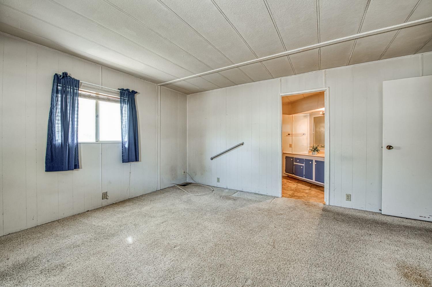 1300 West Olson Avenue, Unit 75 Reedley, CA 93654 - Photo 18 of 40 an empty room with windows