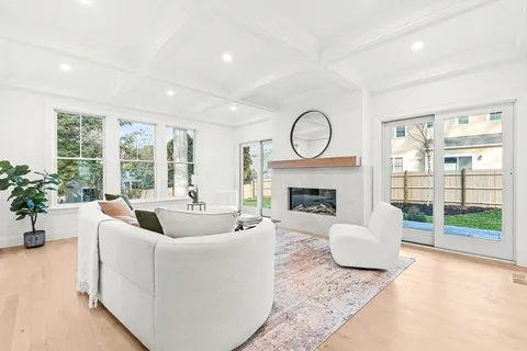 $3,285,000 | 8 Oakdale Avenue, Wellesley, MA 02482