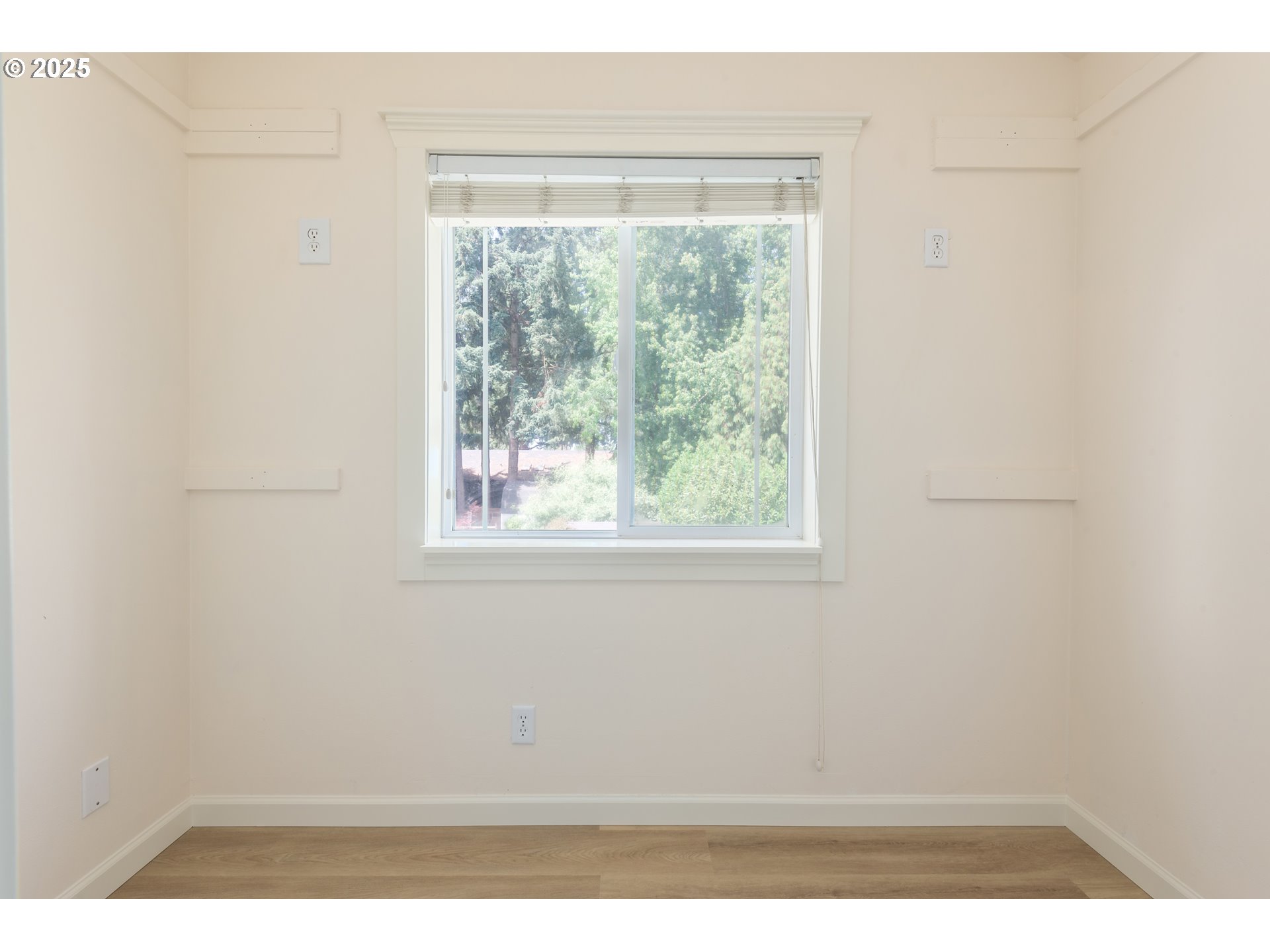 1507 Bogart Lane Eugene, OR 97401 - Photo 17 of 41 a view of a room that has a window