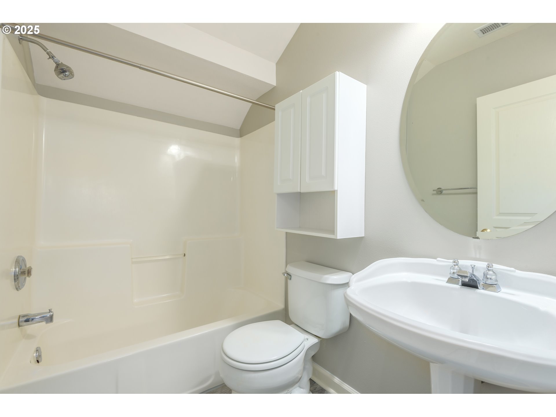 1507 Bogart Lane Eugene, OR 97401 - Photo 18 of 41 a bathroom with a sink toilet and shower