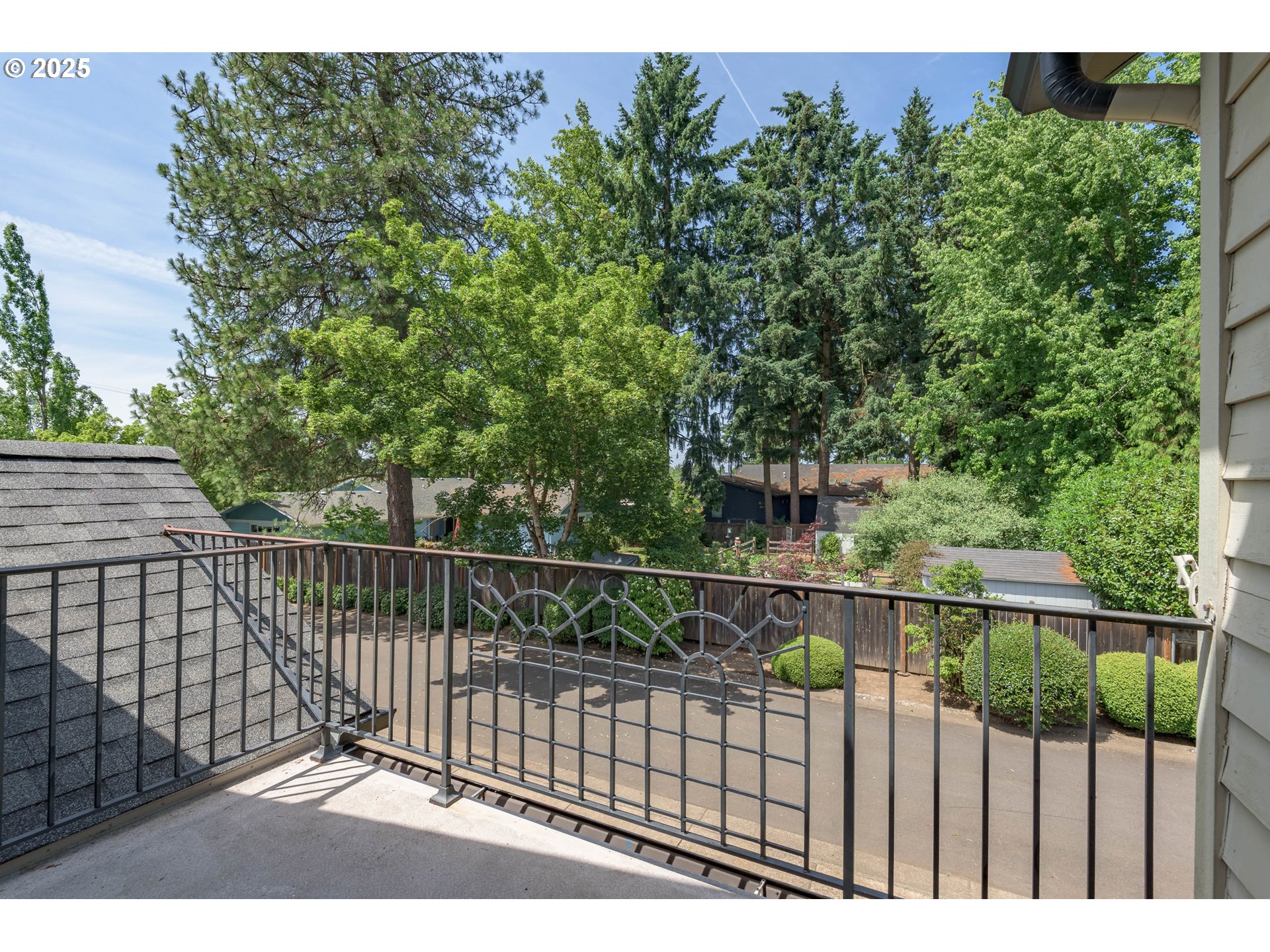 1507 Bogart Lane Eugene, OR 97401 - Photo 19 of 41 a view of a wrought iron fences in front of house