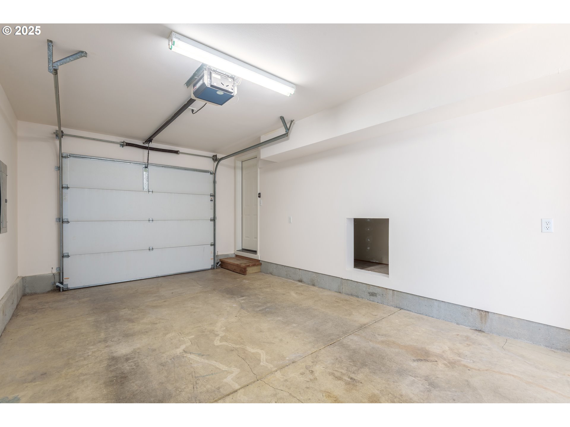 1507 Bogart Lane Eugene, OR 97401 - Photo 30 of 41 a view of an empty room