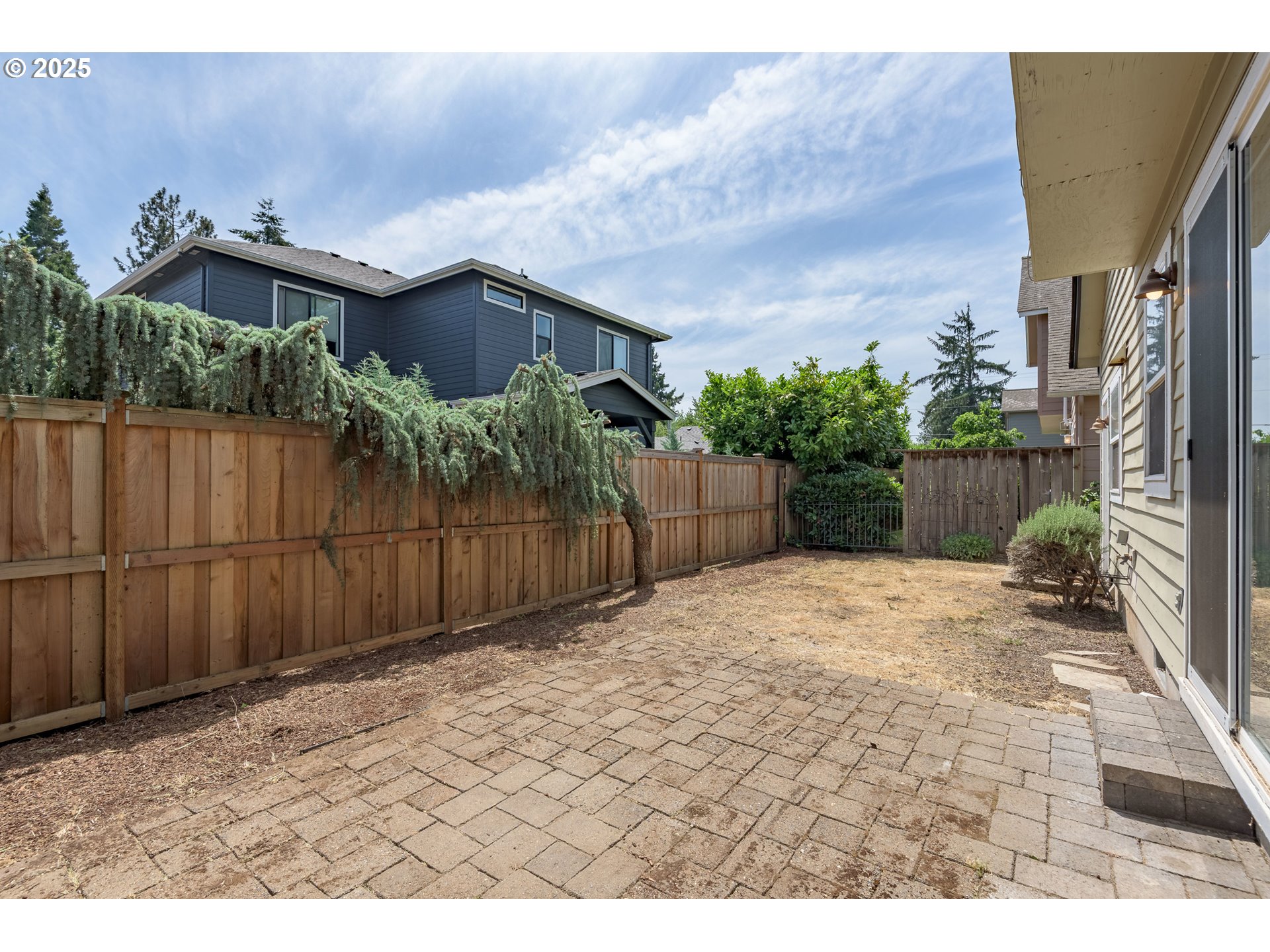 1507 Bogart Lane Eugene, OR 97401 - Photo 32 of 41 a view of a backyard