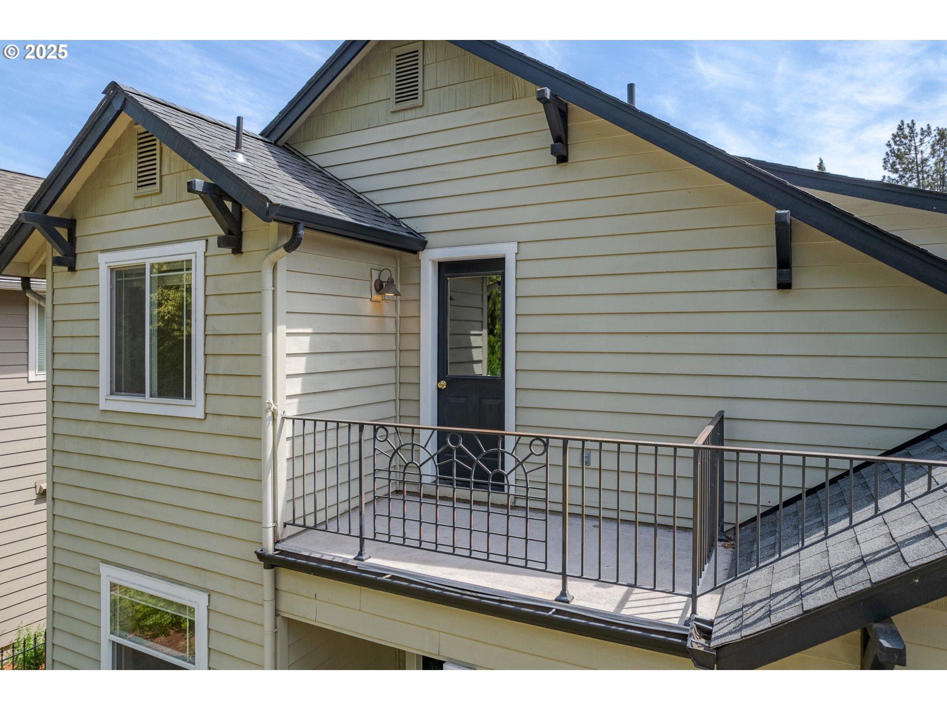 1507 Bogart Lane Eugene, OR 97401 - Photo 36 of 41 a view of a house with wooden fence