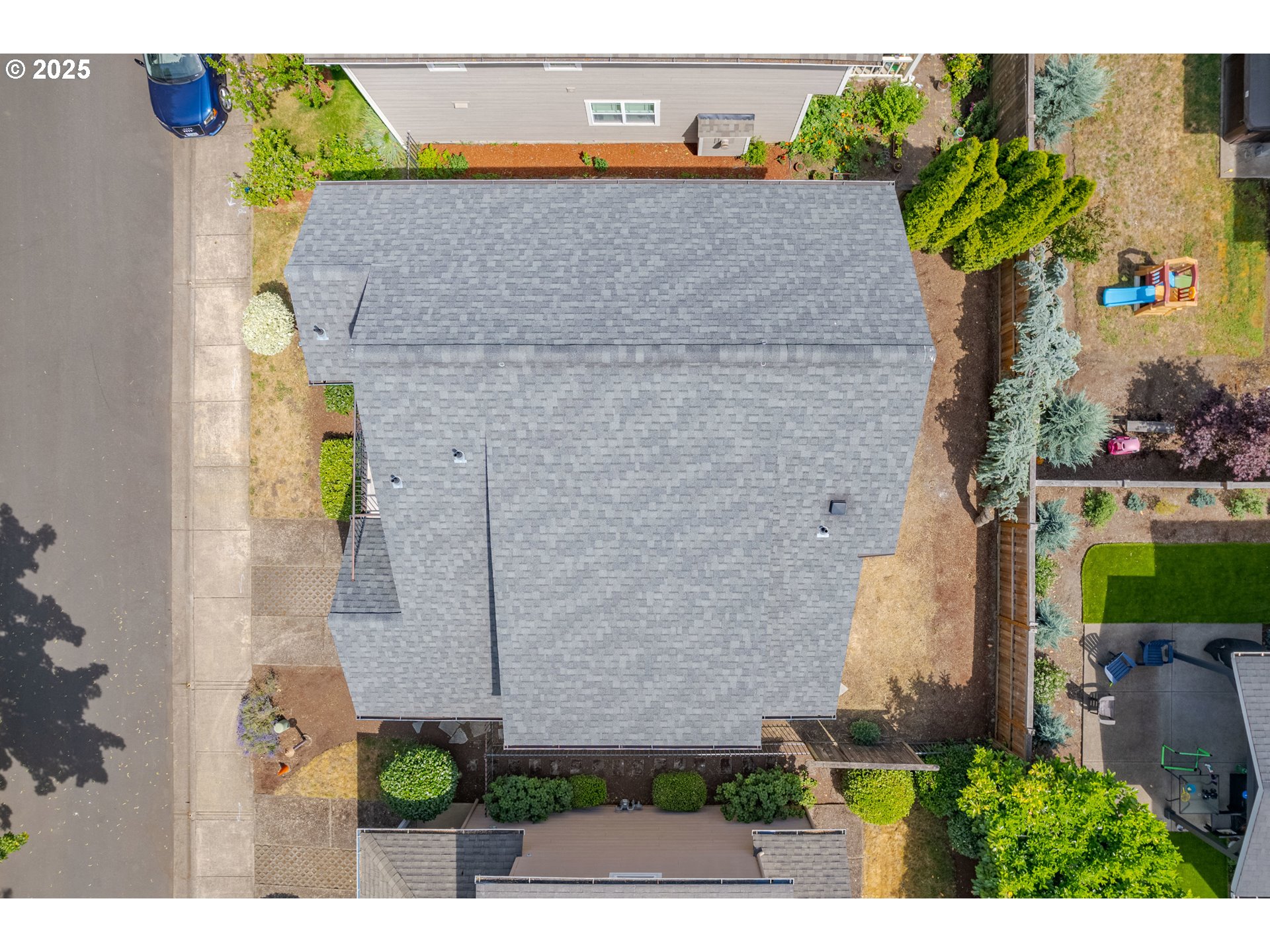 1507 Bogart Lane Eugene, OR 97401 - Photo 37 of 41 a aerial view of a house with a garden and large trees