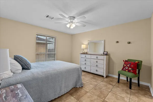 $575,000 | 2823 Bayshore Drive, Bacliff, TX 77518