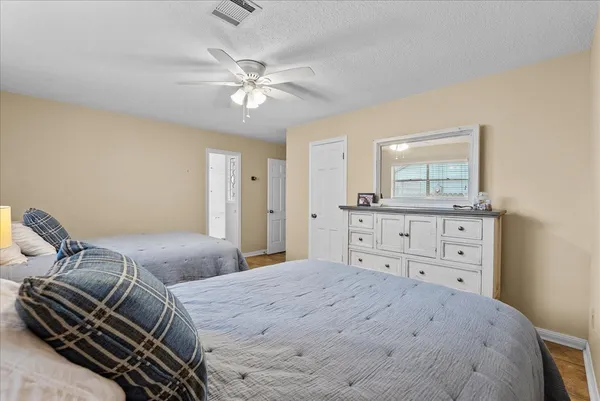 $575,000 | 2823 Bayshore Drive, Bacliff, TX 77518