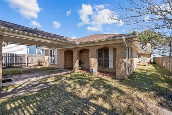 $575,000 | 2823 Bayshore Drive, Bacliff, TX 77518