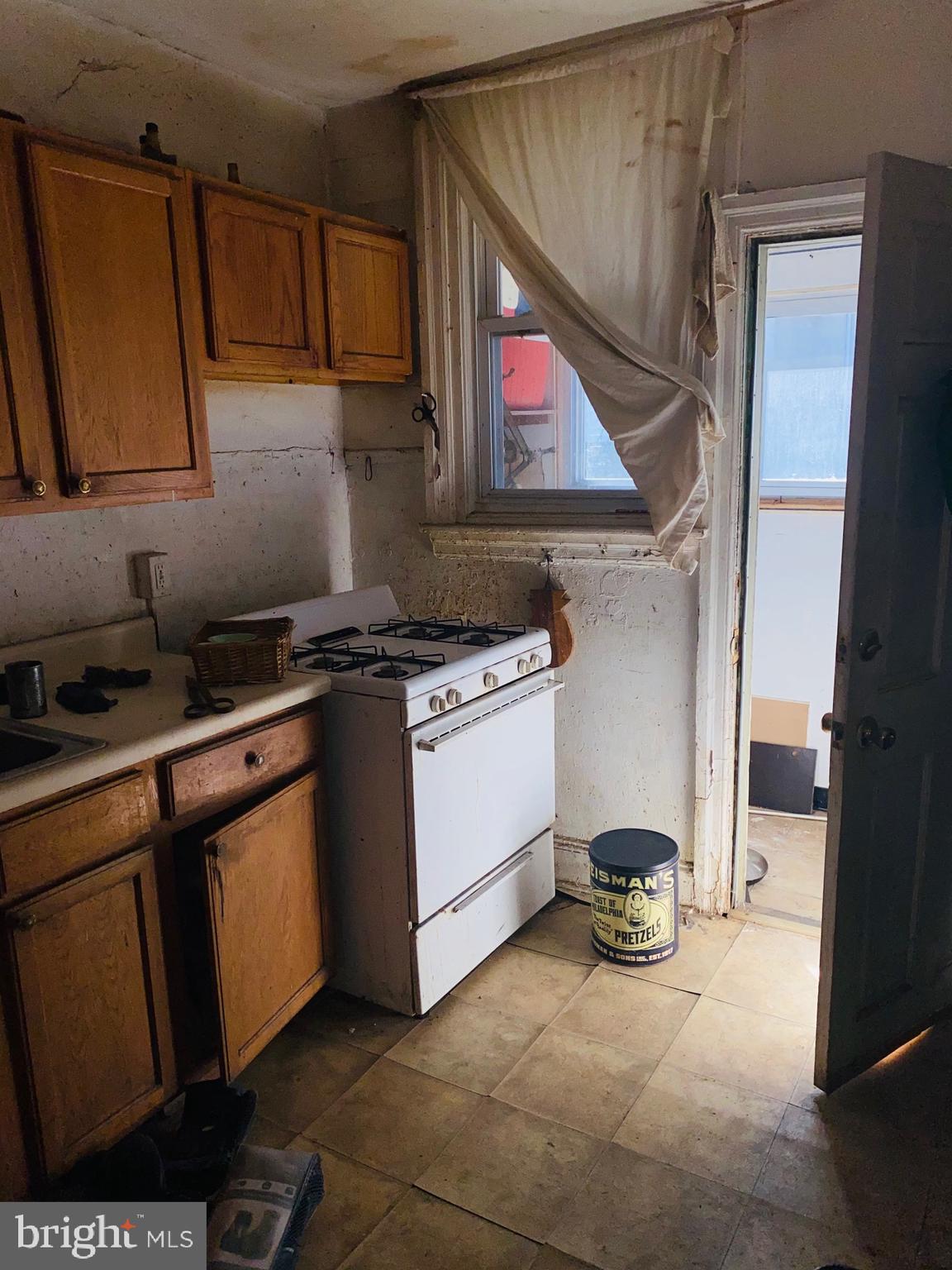 24 Marlborough Road Upper Darby, PA 19082 - Photo 5 of 9
