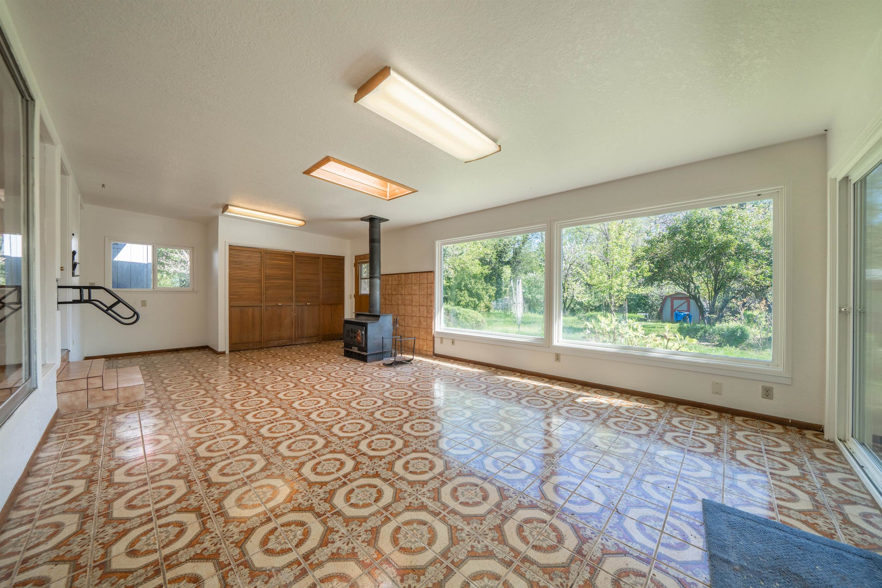 3081 Henderson Road Redding, CA 96002 - Photo 20 of 38