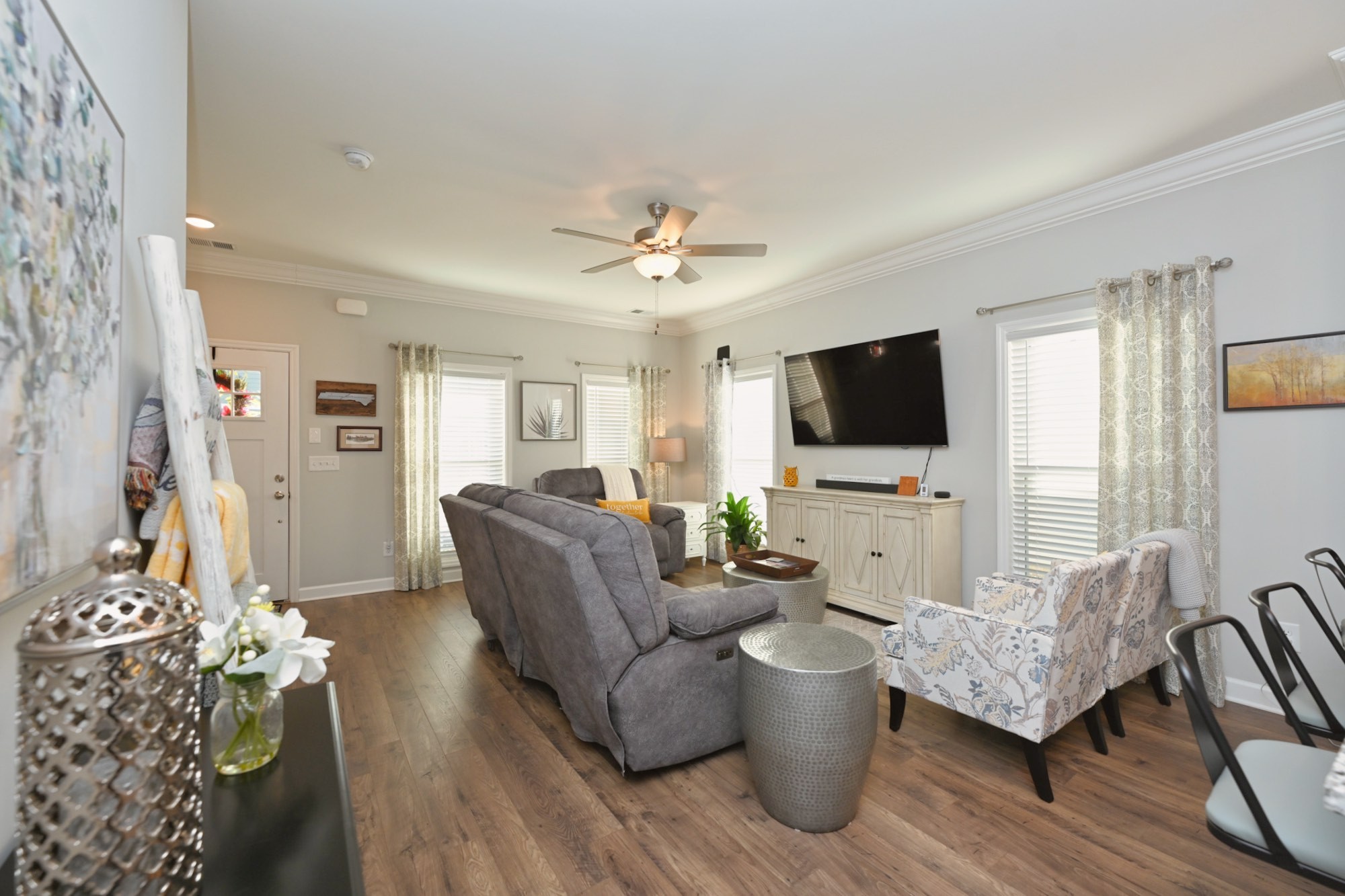 436 Withrow Way Gallatin, TN 37066 - Photo 10 of 41 a living room with furniture and a flat screen tv