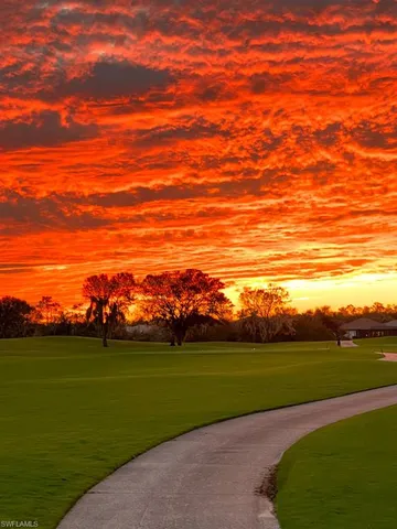 a view of a field with an empty space