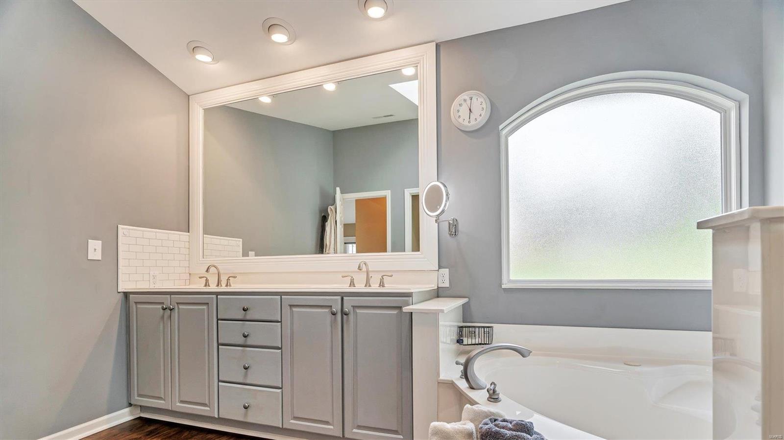 1424 Bridle Road St. Louis, MO 63119 - Photo 25 of 47 Gallery Image 25