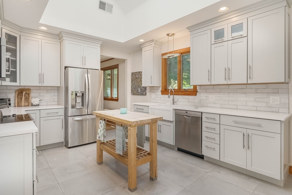 1040 Randolph Street Canton, MA 02021 - Photo 8 of 40