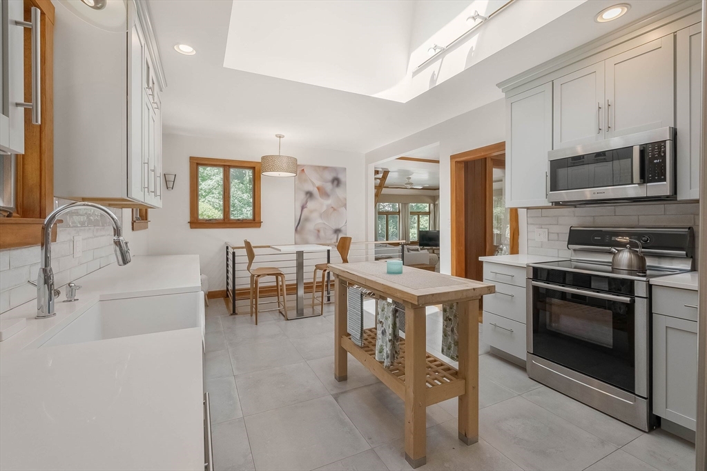 1040 Randolph Street Canton, MA 02021 - Photo 9 of 40