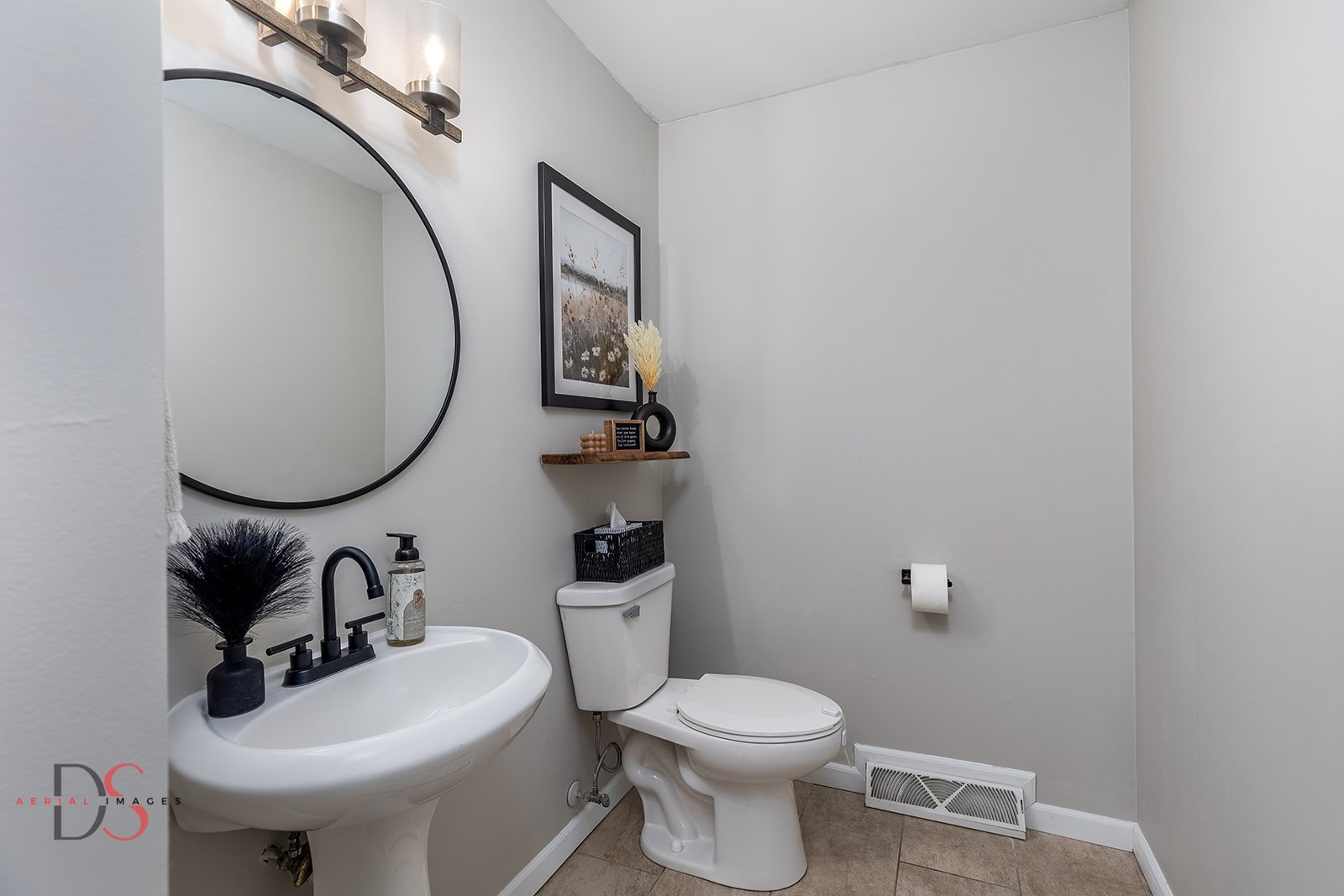 710 Daisy Court Seneca, IL 61360 - Photo 26 of 38 a bathroom with a toilet a sink and mirror