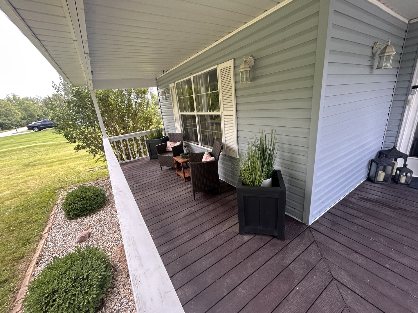 710 Daisy Court Seneca, IL 61360 - Photo 4 of 38 a view of a patio with furniture and wooden floor