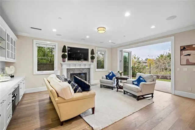 $4,880,000 | 4 Summer House Lane, Newport Beach, CA 92660