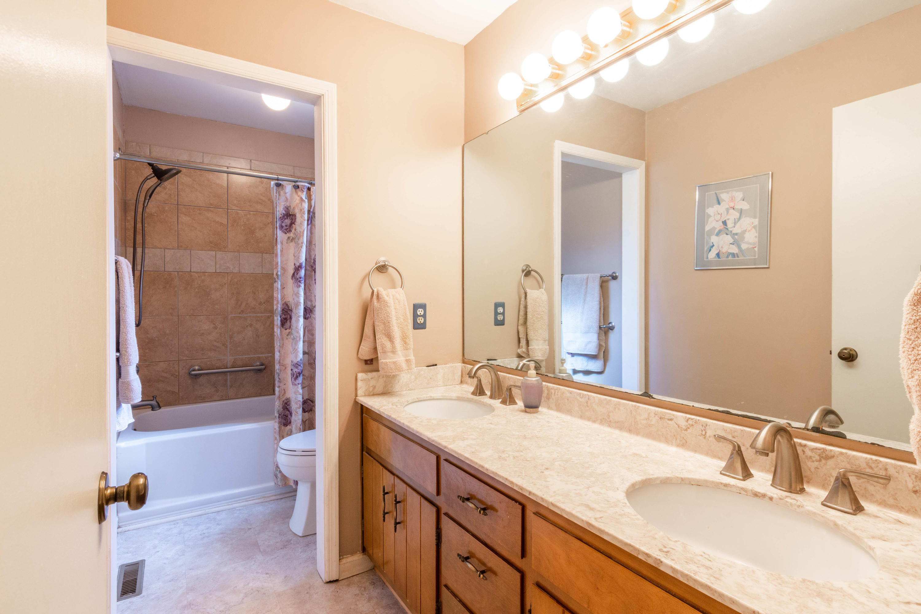 14 Frawley Road Chattanooga, TN 37412 - Photo 14 of 29 master bath