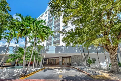 $290,000 | 6900 Bay Drive, Unit 6B, Miami Beach, FL 33141