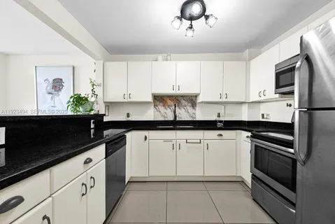 $290,000 | 6900 Bay Drive, Unit 6B, Miami Beach, FL 33141